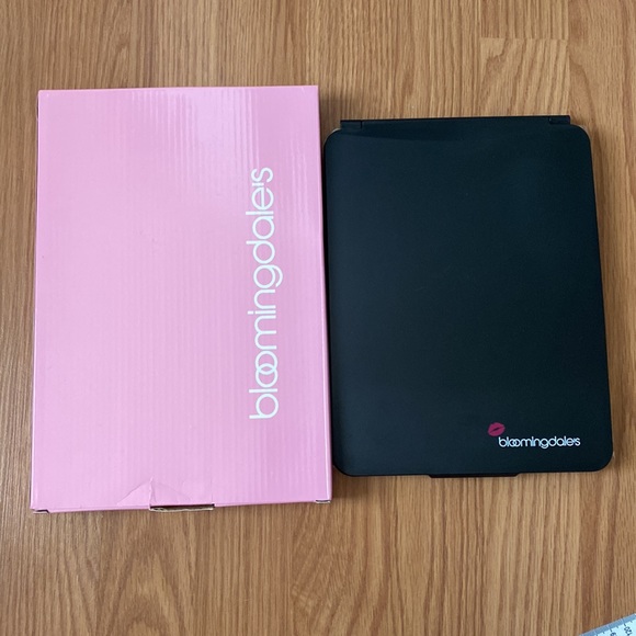 ❤️ Bloomingdales LED Portable Vanity Mirror New in Box - Picture 3 of 12